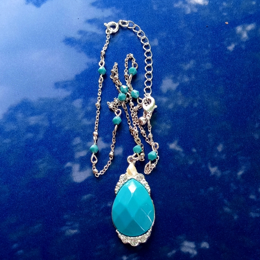 BLUE STONE NECKLACE WITH 18" ADJUSTABLE CHAIN